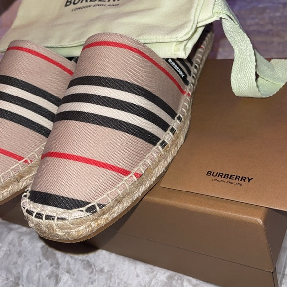 Burberry 100% authentic espadrilles Color is archive beige size 39. Never used. - Picture 5 of 12